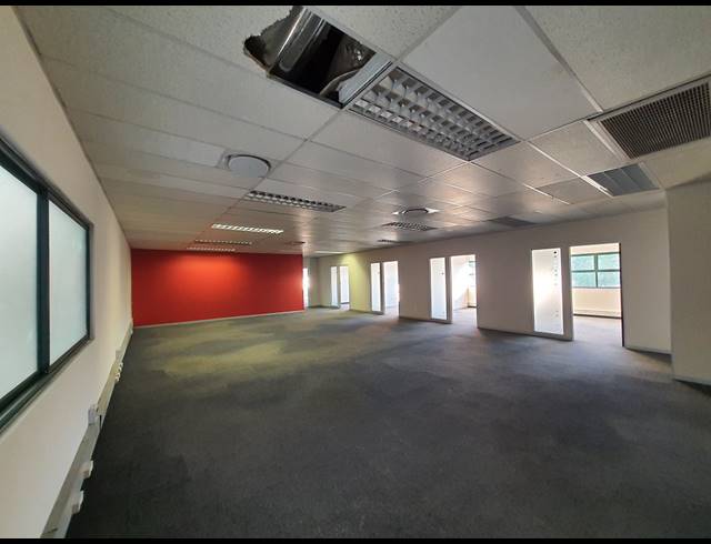 1,230.10M² OFFICE TO LET IN HALFWAY HOUSE